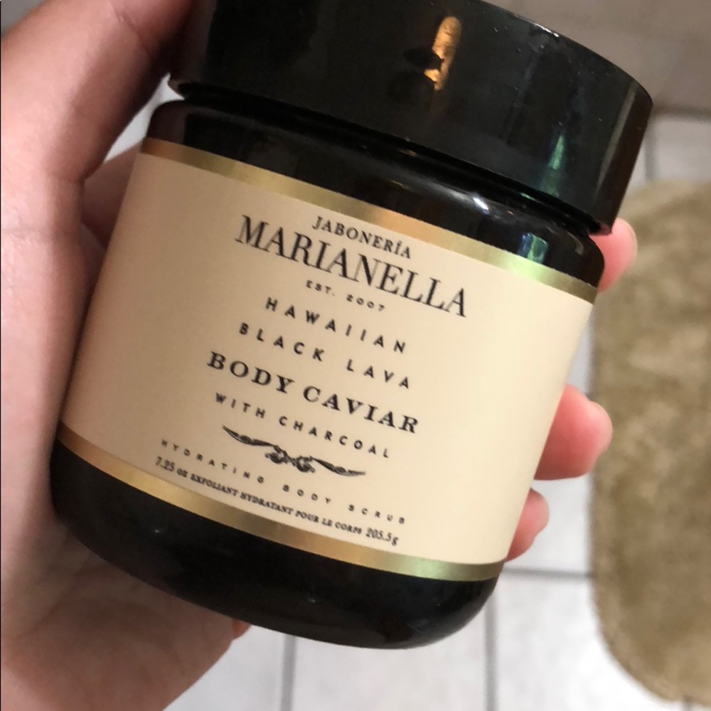 Hawaiian lava caviar w charcoal hydrating scrub
